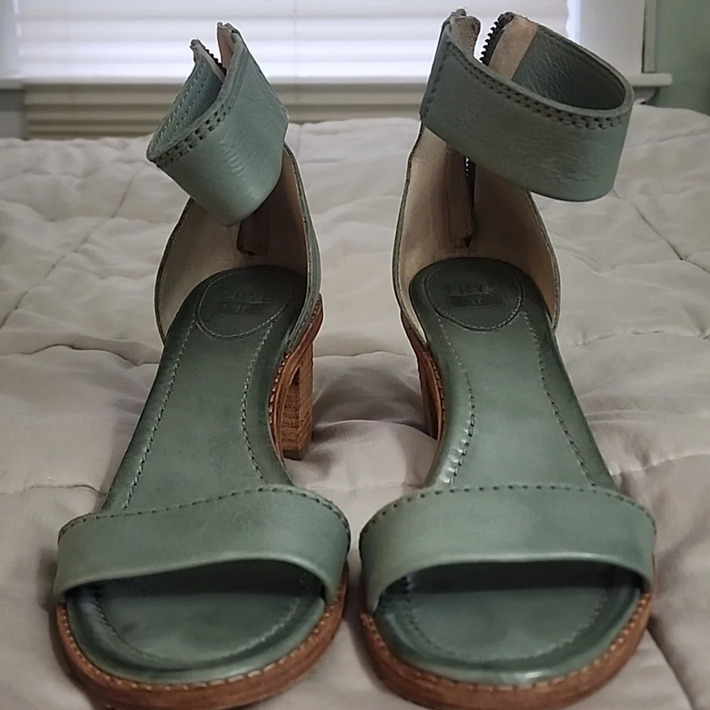 Frye Ankle-Strap Sandals in Sage Green Sz 8